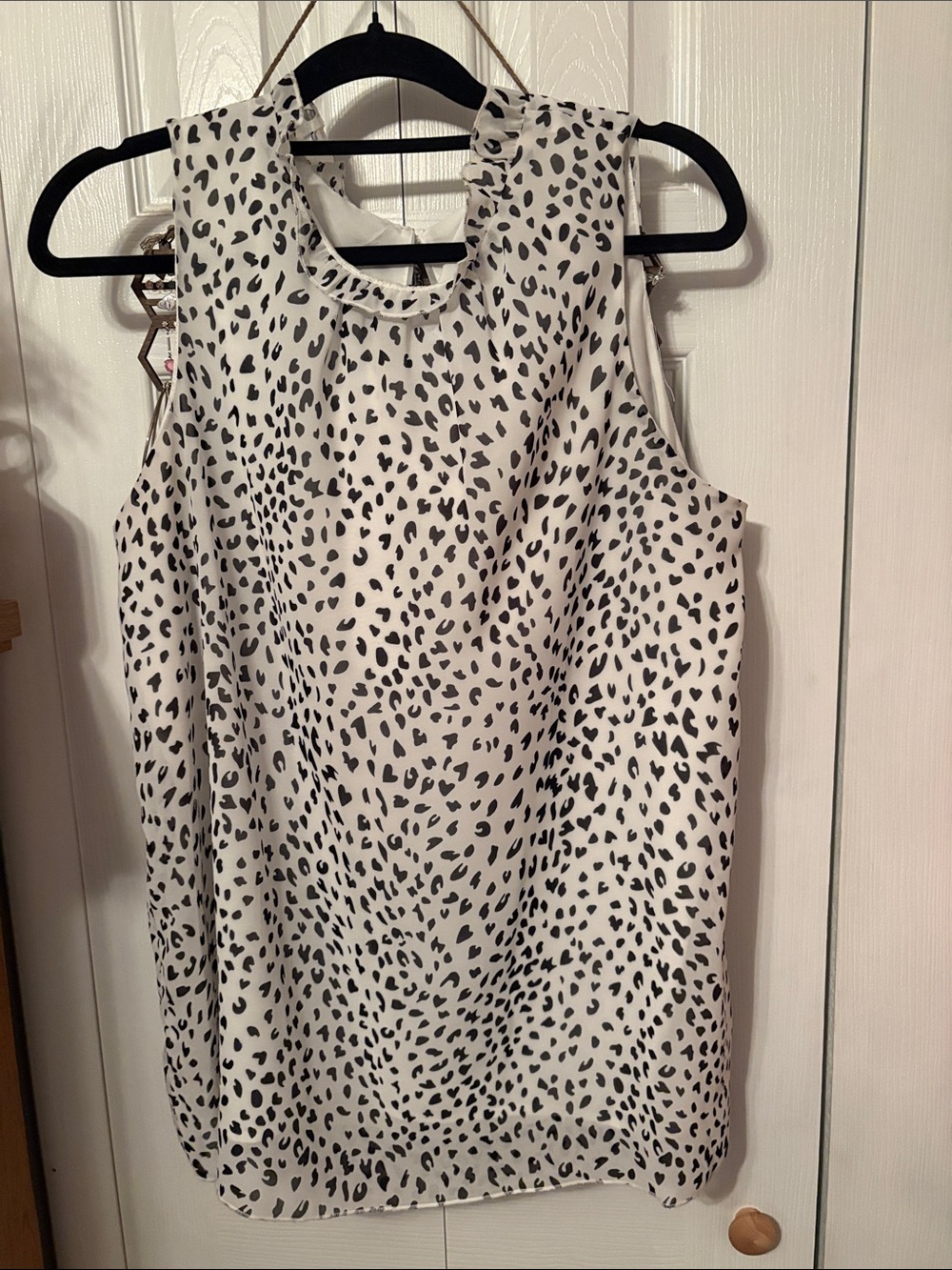 Sleeveless White & Black Leopard Print Blouse Size XL